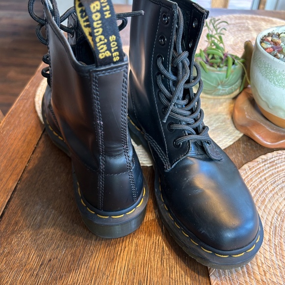 DR. MARTENS 1460 8-EYE BOOT IN BLACK SMOOTH LEATHER - SIZE 7 - Picture 5 of 5